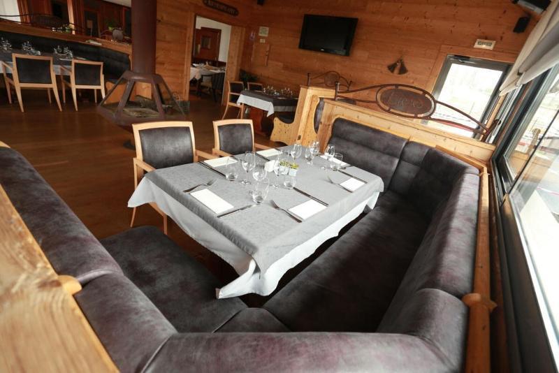 Le Konine - Hotel & Bar & Restaurant Монсо-ле-Мин Экстерьер фото