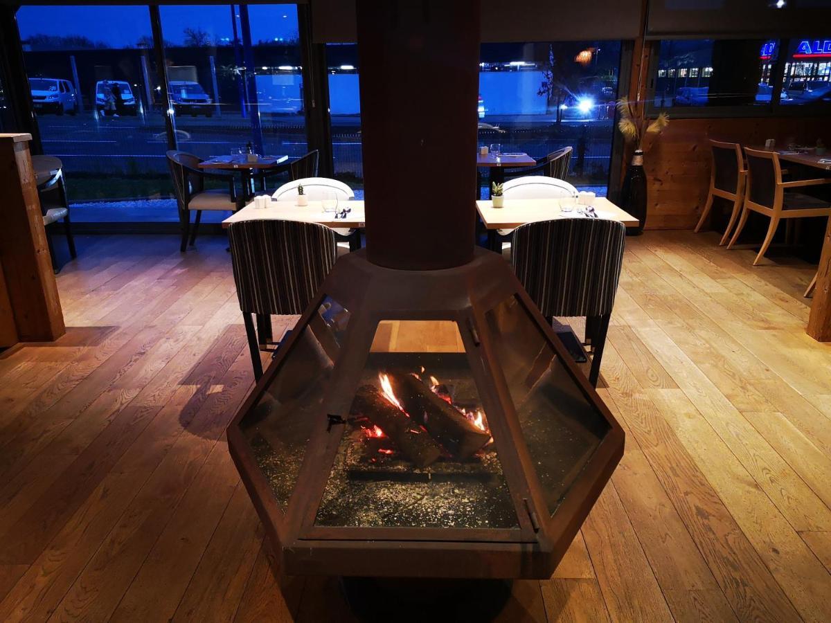 Le Konine - Hotel & Bar & Restaurant Монсо-ле-Мин Экстерьер фото