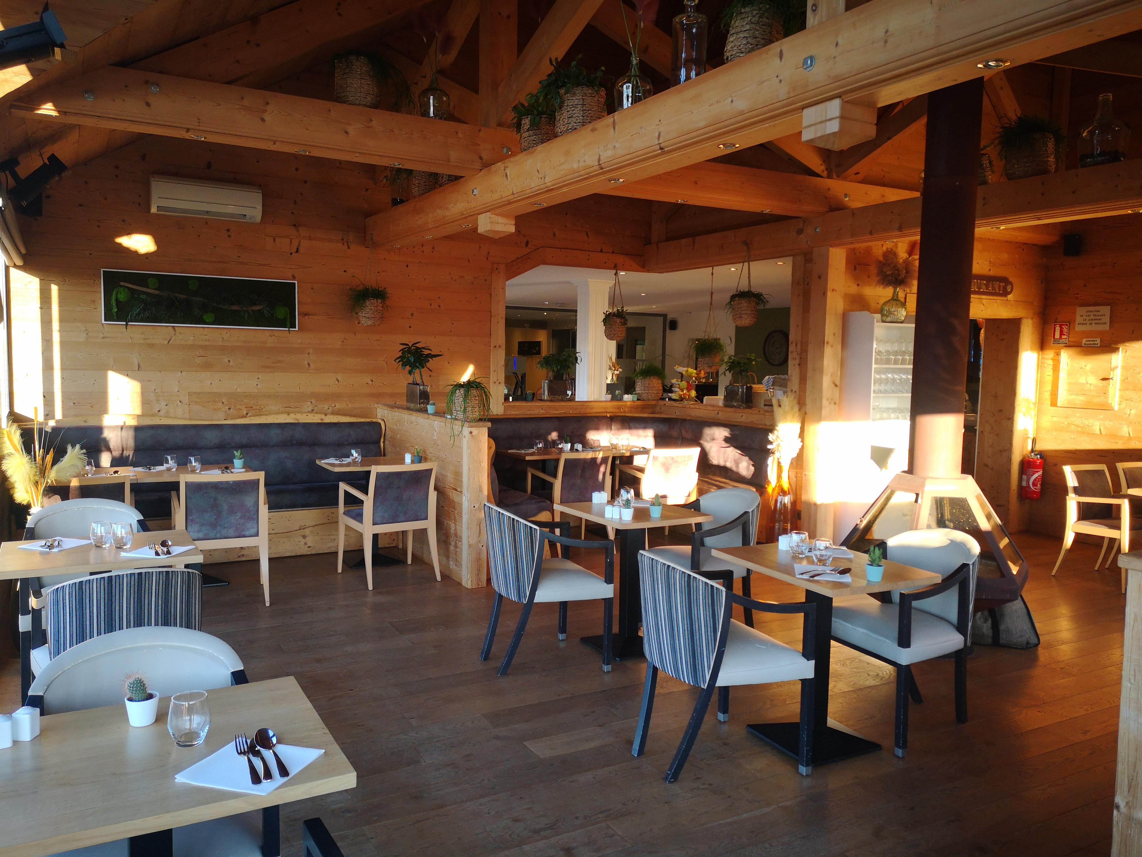 Le Konine - Hotel & Bar & Restaurant Монсо-ле-Мин Экстерьер фото